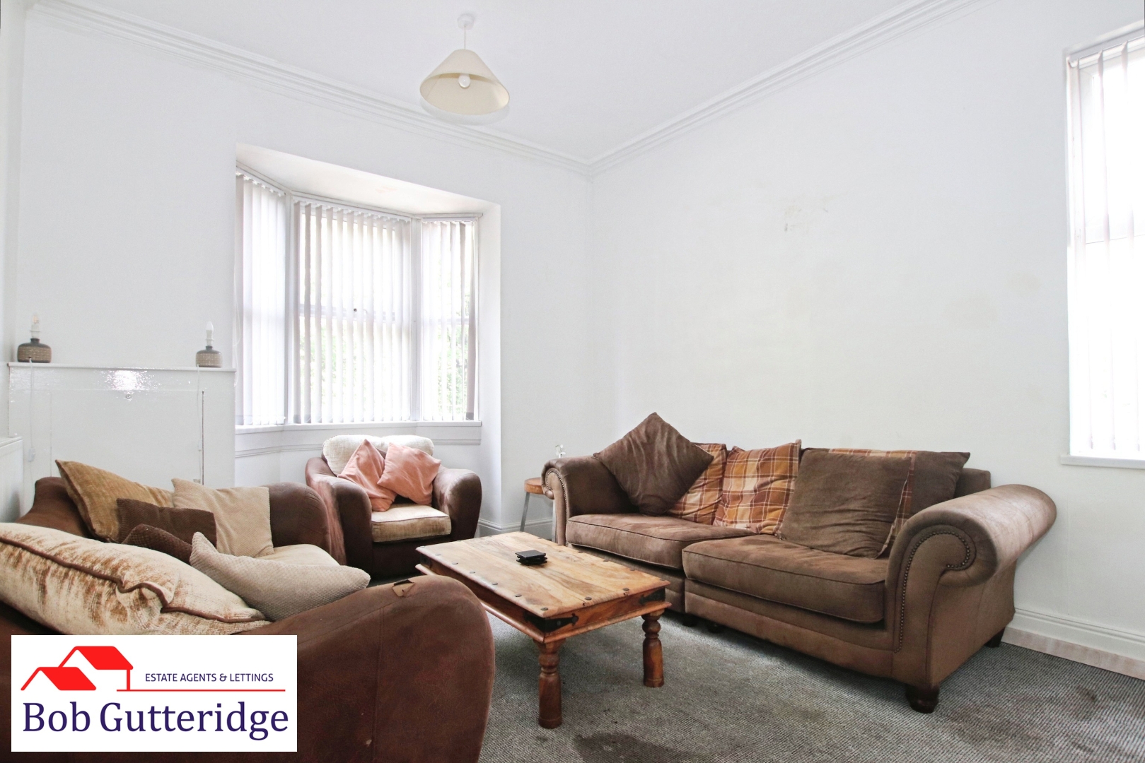 BAY FRONTED LOUNGE